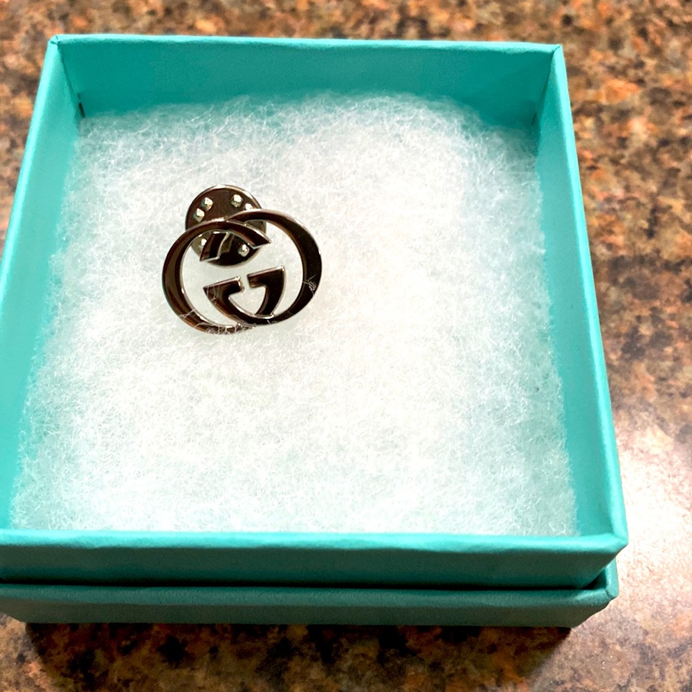 Gucci pin, silver